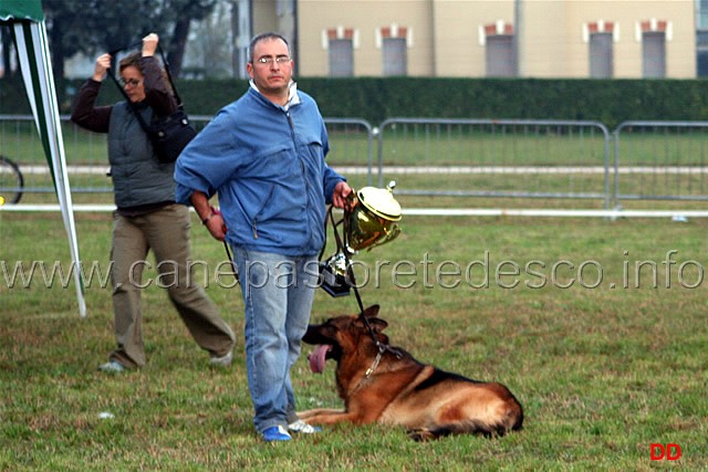 139.jpg - Foto d'Ambiente. Giovanni Francomano, preparatore di Olaf del Colle Guasco, al termine della gara